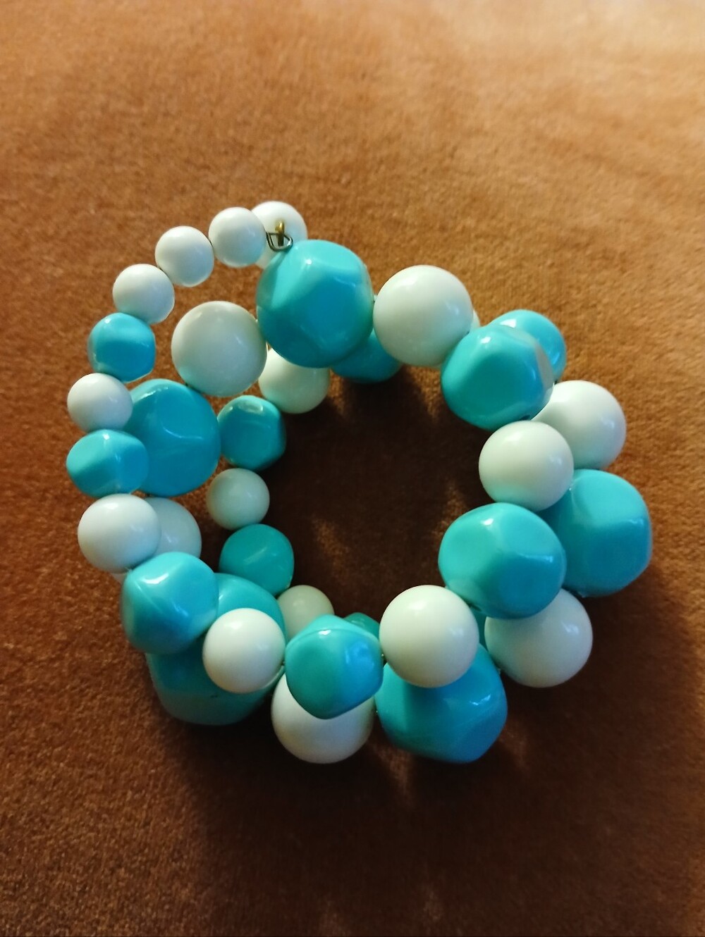 VINTAGE 50'S GRADUATED BEADS TriplE WireD Bracelet